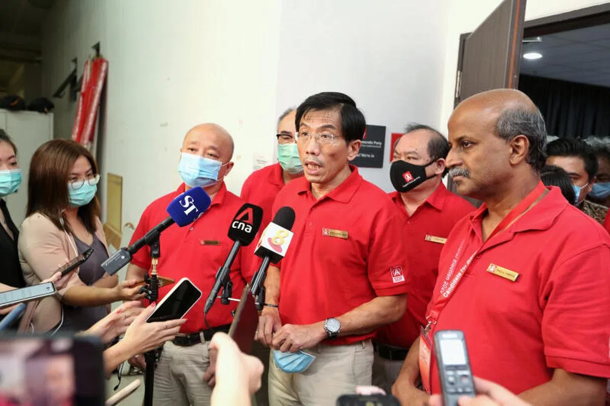  民主党党魁徐顺全在大选成绩出炉后接受媒体访问。（联合早报） 