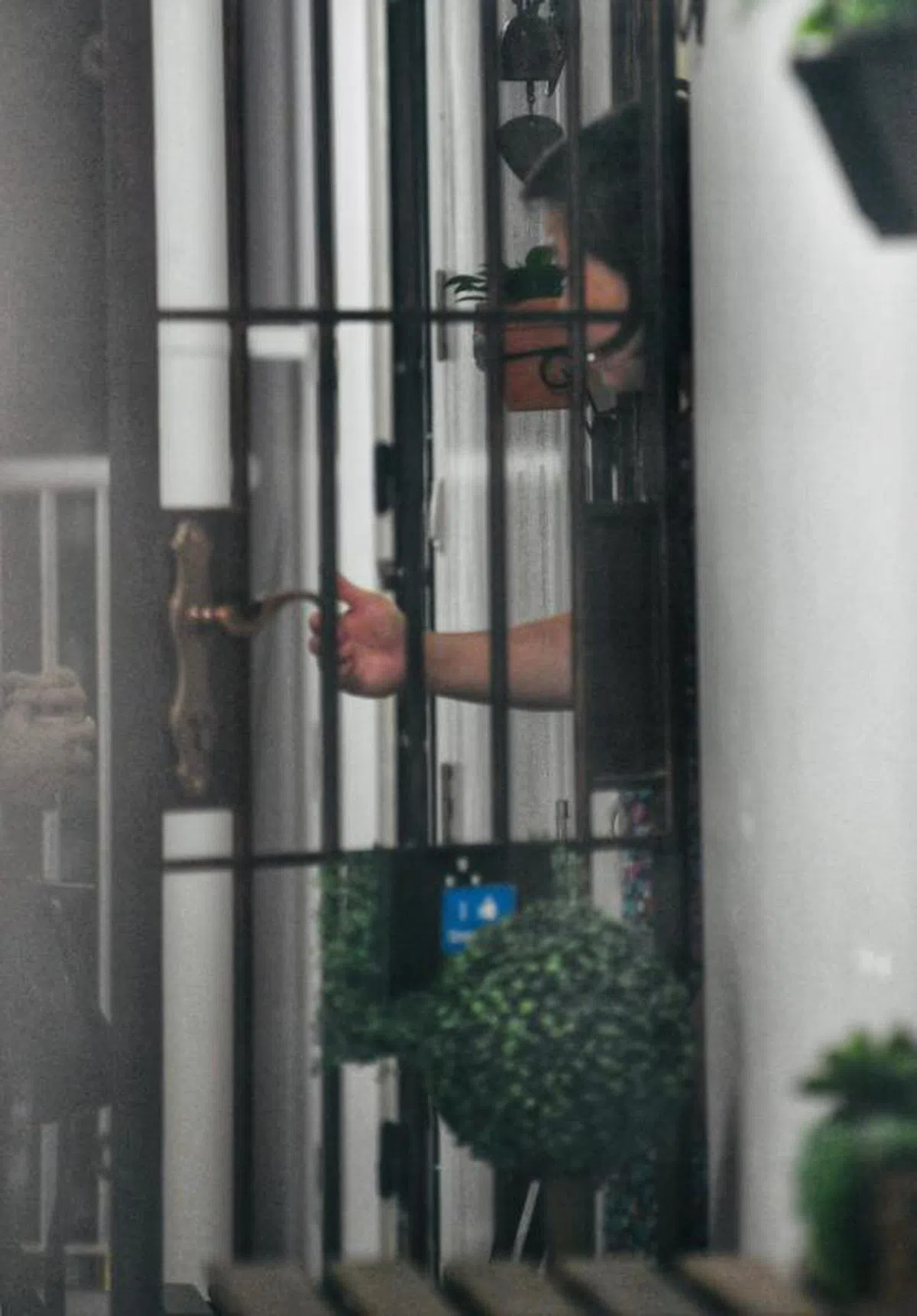  被多名邻居投诉的这名家庭主妇，指在网络流传她的视频已被“修改”过。（海峡时报） 