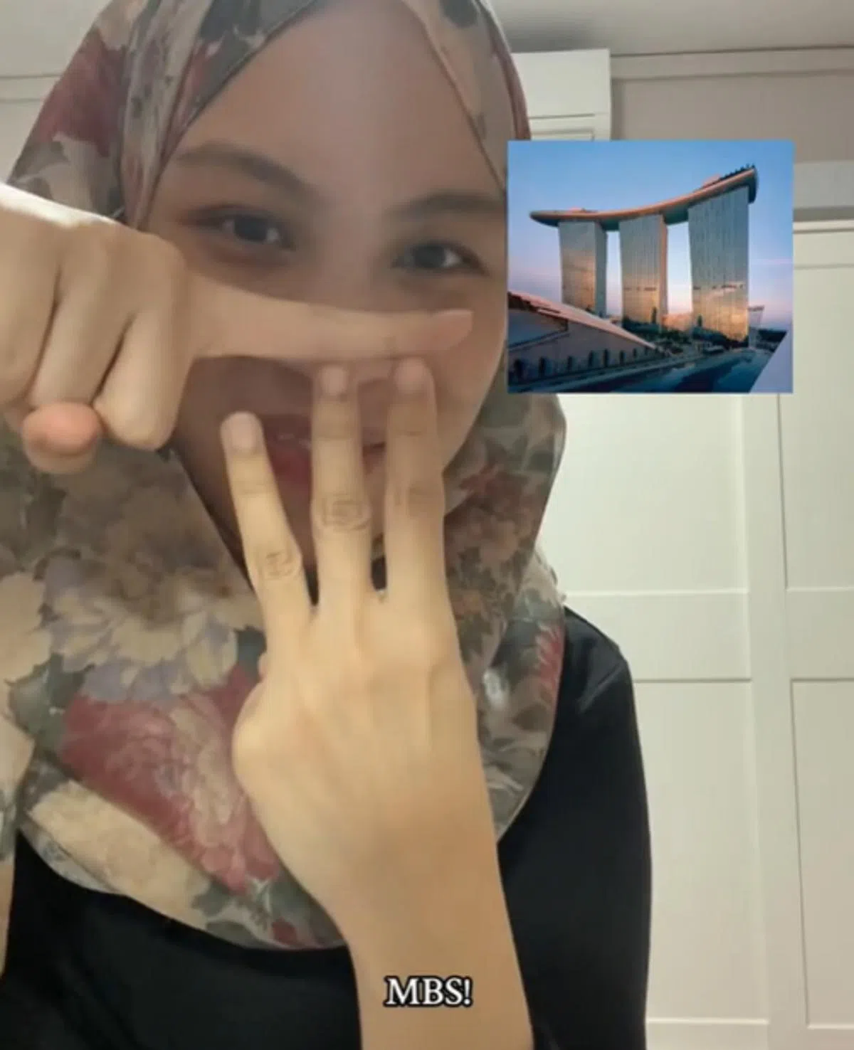 原来手语也有“象形字”，一个手势就能代表滨海湾金沙。（TikTok视频截图）