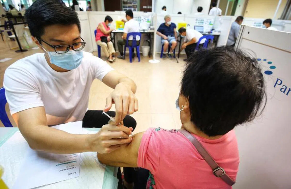  世界卫生组织上周五（9日）发表声明说，使用信使核糖核酸（mRNA）技术的冠病疫苗，与非常罕见的心肌炎之间存在可能的因果关系。不过，当局仍强调接种疫苗的好处大于坏处。（联合早报） 