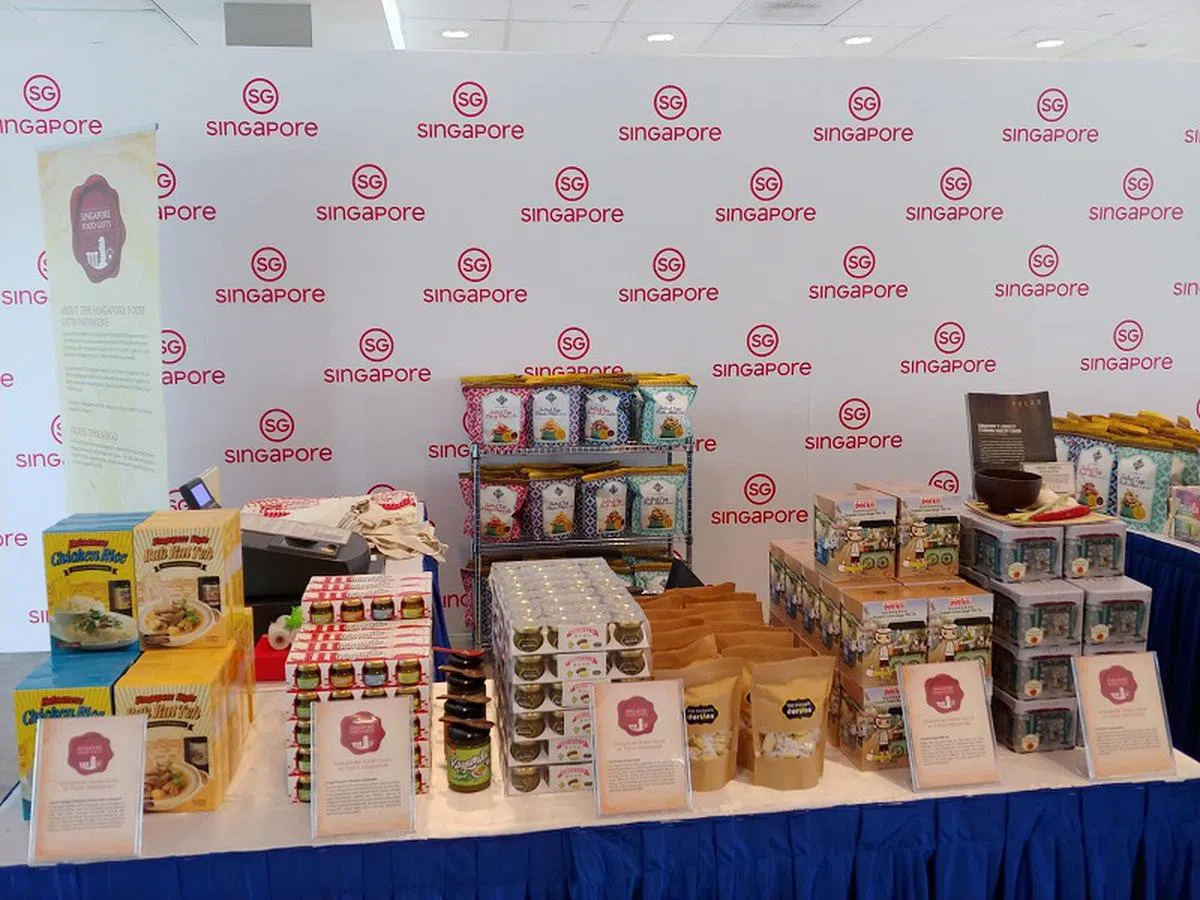  到处都能看到“新加坡”标志。（张丽苹摄） 