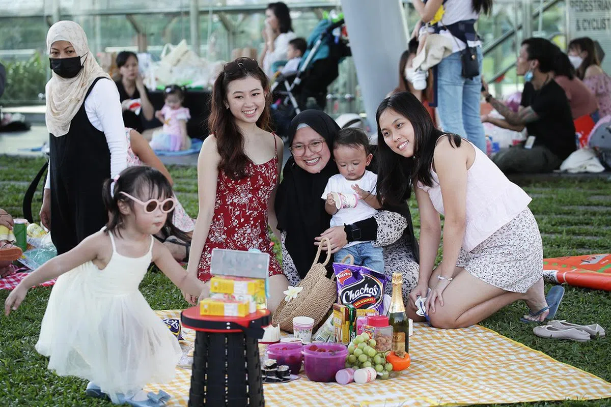 新加坡是一个多元种族社会，不同种族和谐共处。（联合早报）