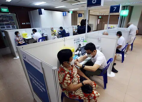 武吉知马民众俱乐部的疫苗接种中心。（联合晚报）