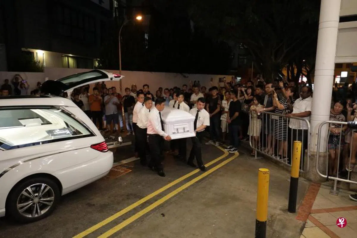  冯伟衷灵柩抵达麦波申巷第82A座综合亭的灵堂。（联合早报） 