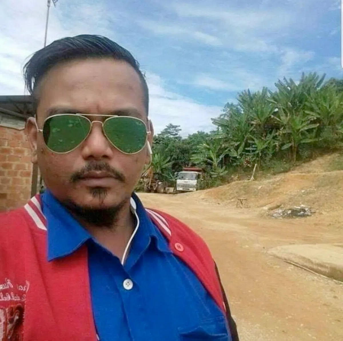  木栈道到了晚上就会亮起。 