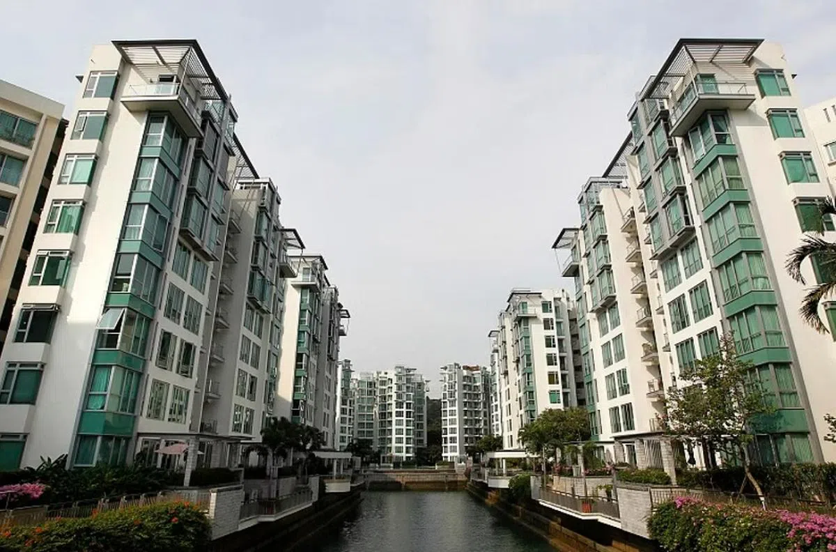 被罚款116万新元的房屋经纪在一年内租下14个公寓单位，再通过爱彼迎等短租平台转租给外国人。（海峡时报）