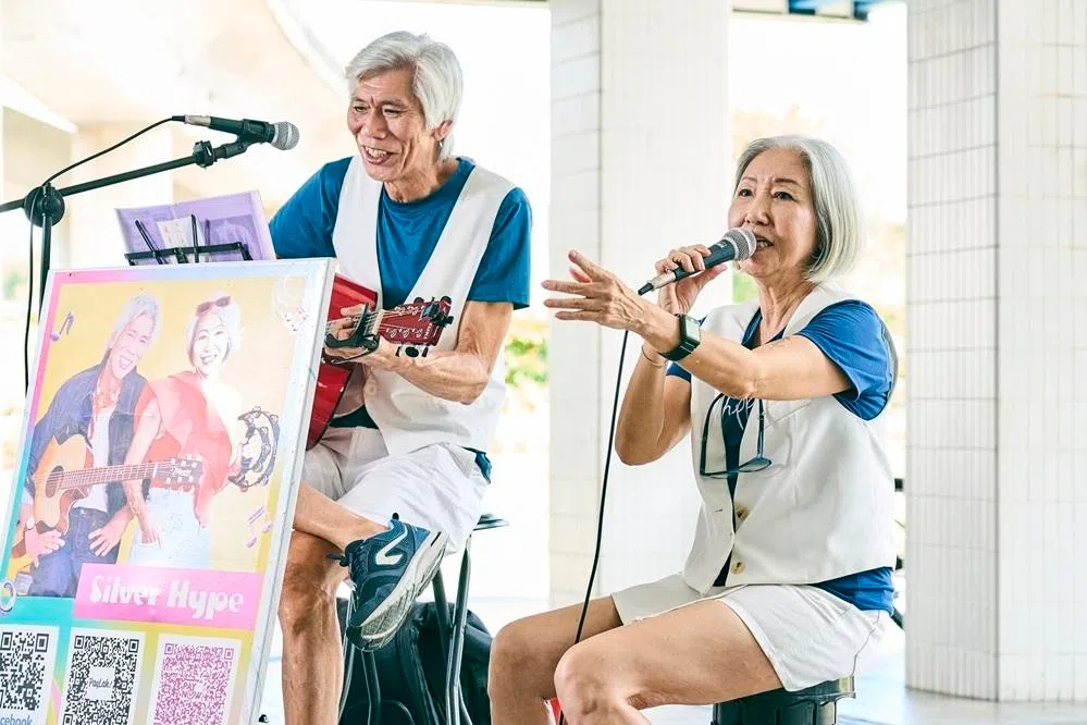 银色组合通过歌声，告诉他们年长者，退休之后生活才真正开始。