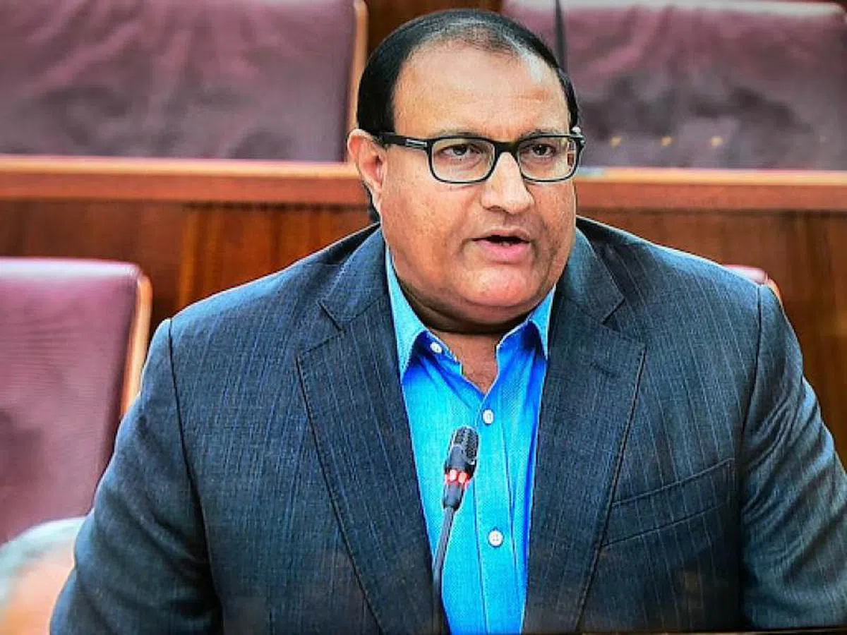  通讯及新闻部长易华仁。（海峡时报） 