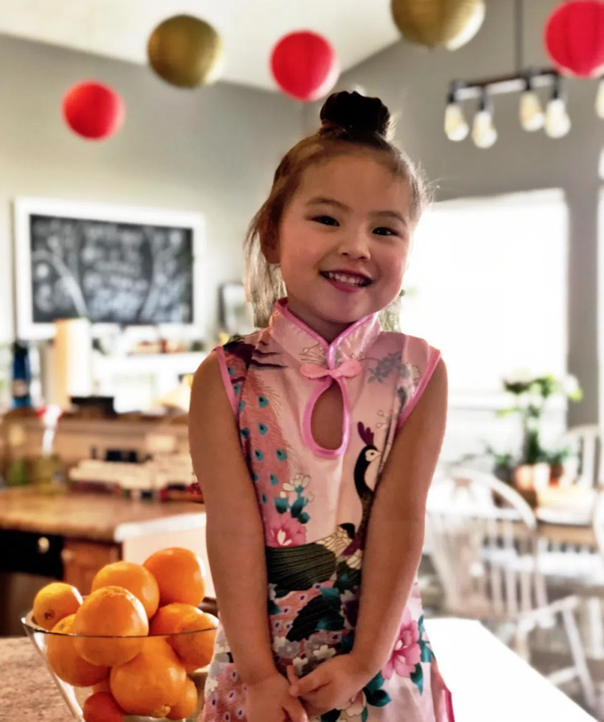  第一次穿旗袍在美国过农历新年。（Becca的Instagram） 