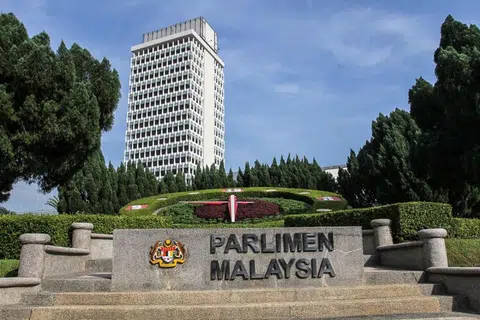 马国国家元首谕令尽快重开国会。（马来邮报）