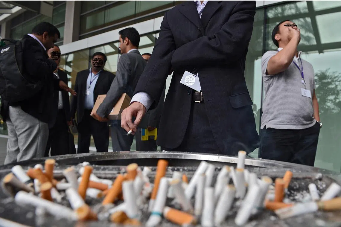 你有钱买烟，爱吸多少是多少，但不应该害别人吸到二手烟。 （海峡时报）