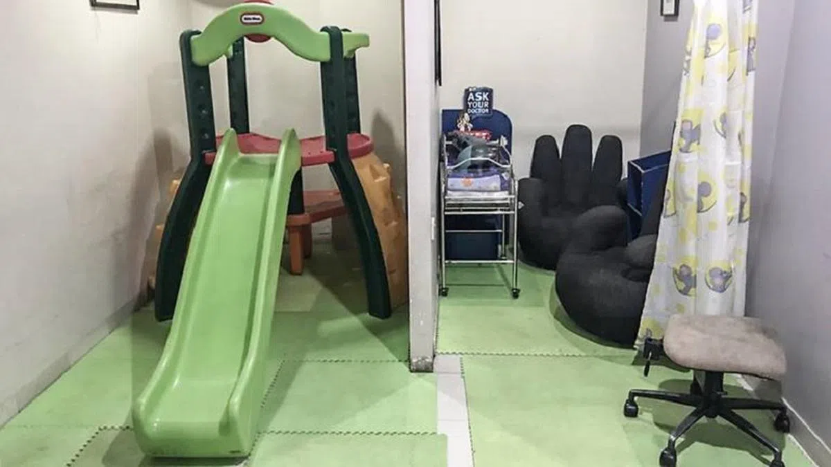  许多收容所里都有像这样的游乐场所让雏妓们在治愈过程中找回失去的童年。（亚洲新闻台） 