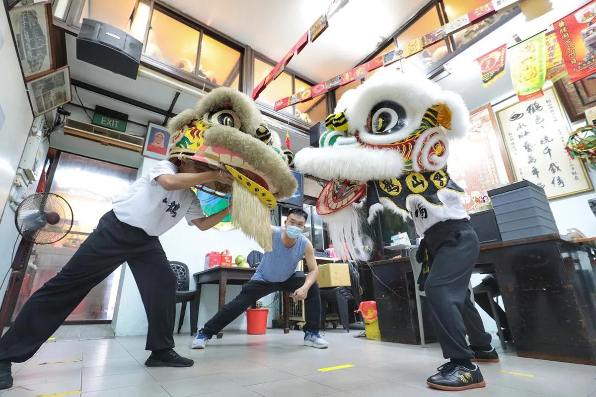 鹤山会馆武术醒狮团2020年12月恢复训练。（联合早报）