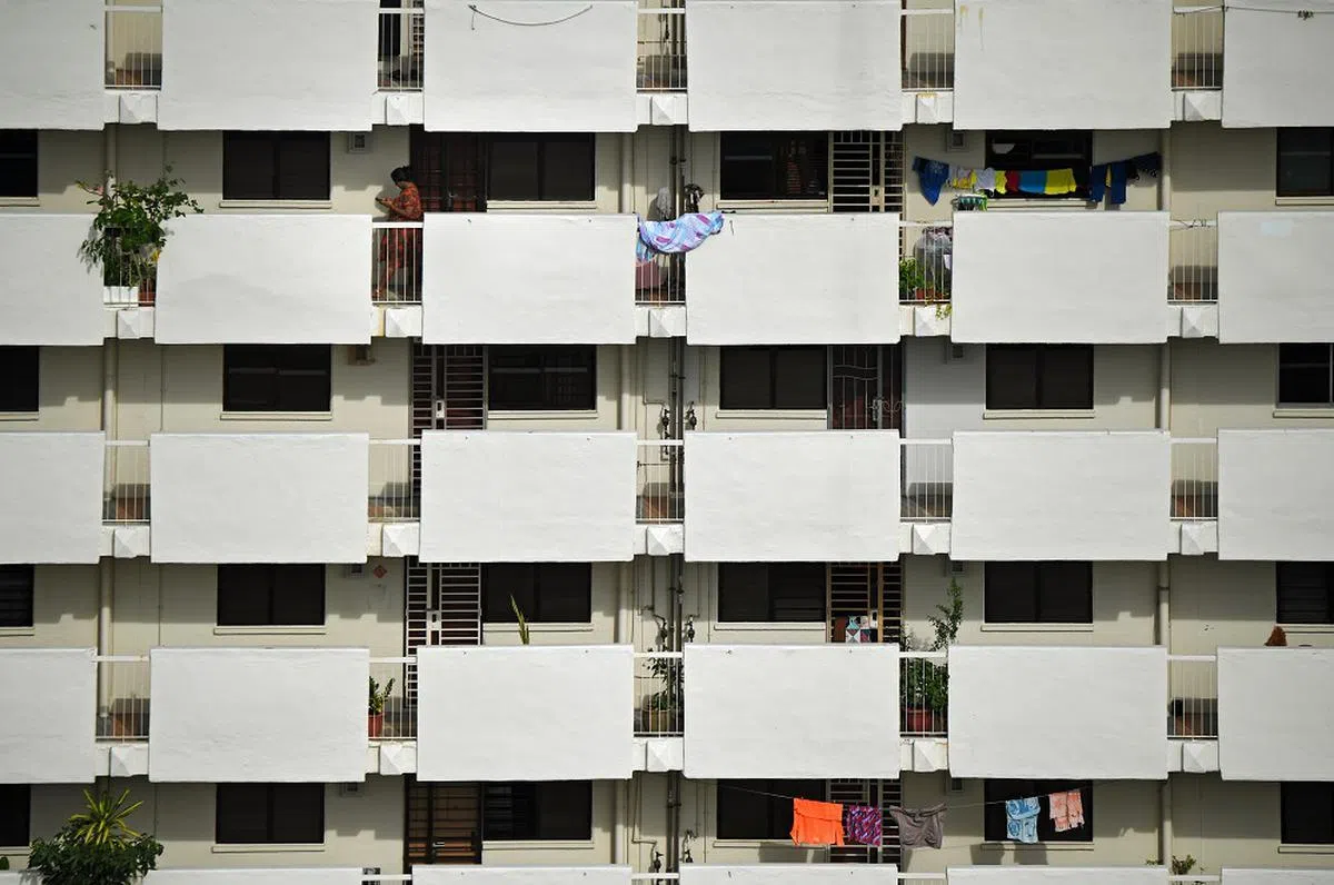 新加坡政府组屋居住环境密集。（海峡时报）