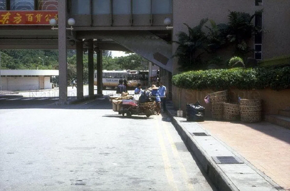  位于兀兰市中心的“英保良”集团东方百货公司（Oriental Emporium）的广告牌，摄于1986年。（互联网） 