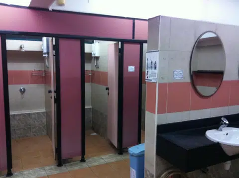 这相信是国大尤索夫宿舍（Eusoff Hall）的厕所。（互联网）