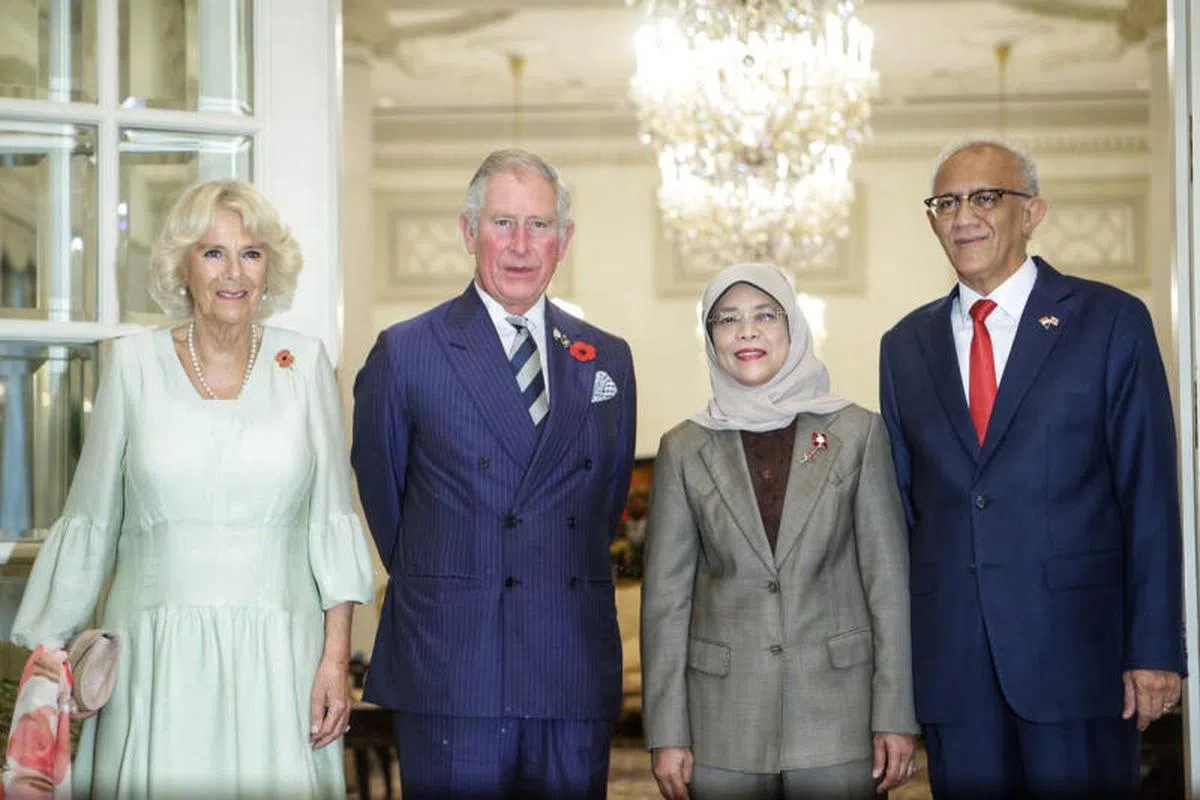  英国王储查尔斯王子与夫人卡米拉，与总统哈莉玛以及夫婿穆罕默德会面。（海峡时报） 