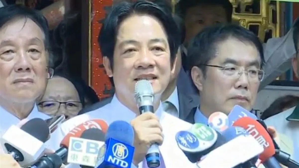  赖清德大方祝福蔡英文并呼吁民进党全体团结打赢明年选战。（东森新闻） 