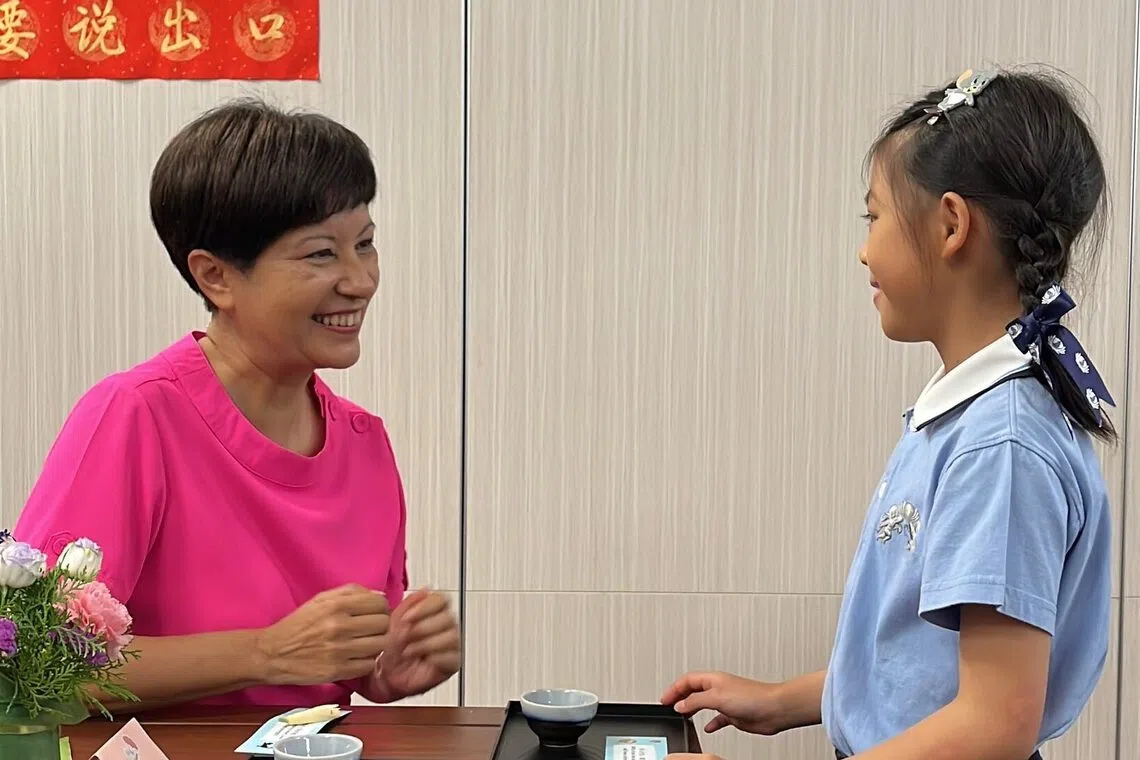 英兰妮2025年5月11日参加佛教慈济功德会（新加坡）举办的的“卫塞节、母亲节、全球慈济日”三节日合一庆祝会。