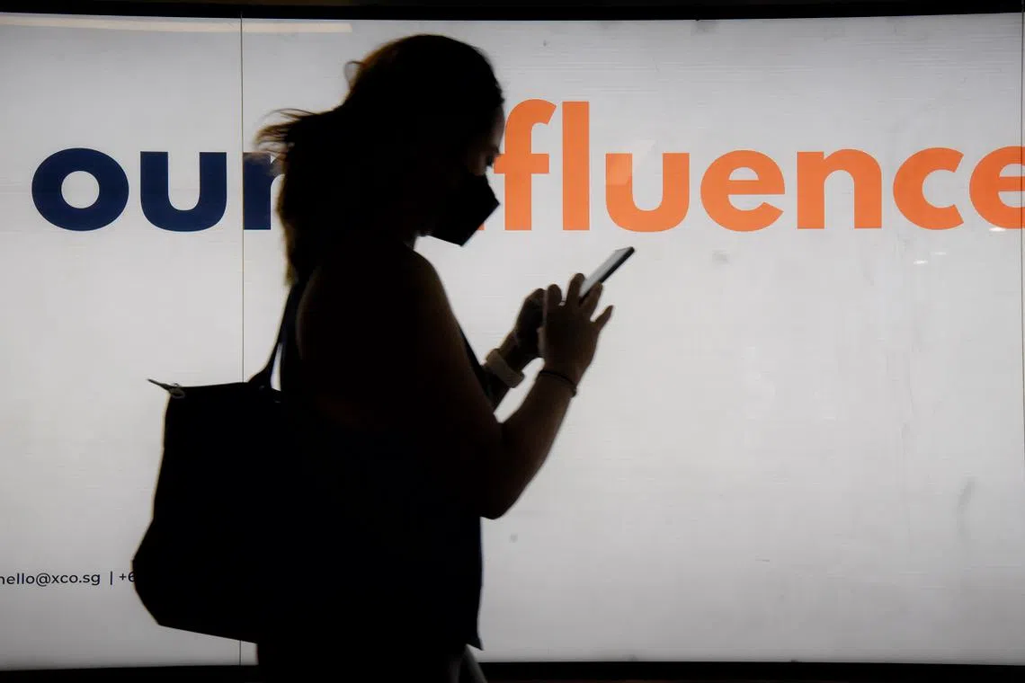 科技爆炸的时代，越来越多年轻人希望能借由网上内容创作赚取收入。（海峡时报）