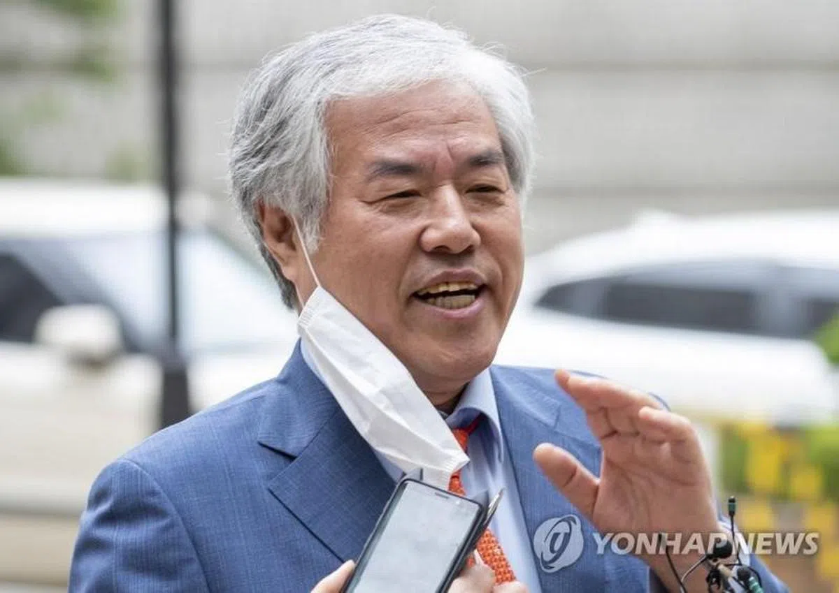  韩国防疫部门17日表示，近日发生群聚性感染的首尔城北区“爱第一”教会牧师全光焄新冠病毒检测呈阳性。（韩联社） 