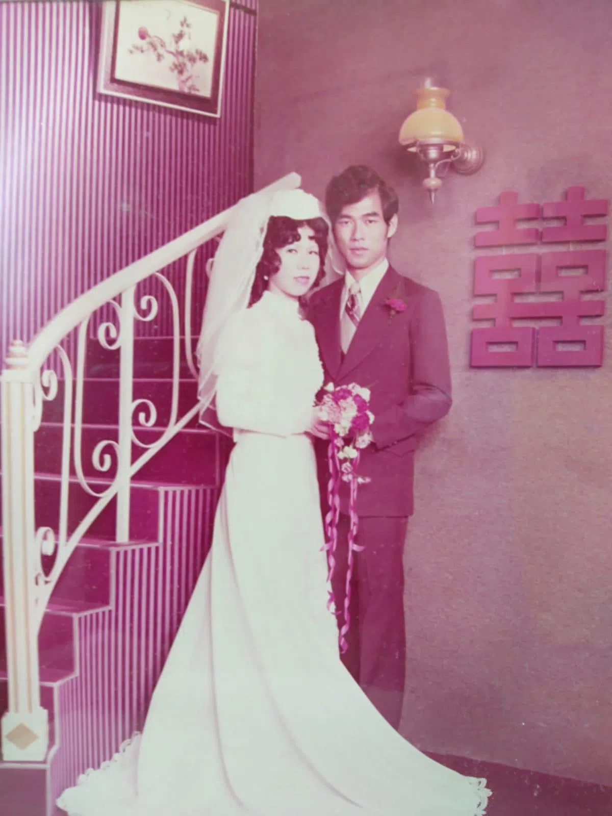  1976年，26岁的许燕安结婚了。（新捷运面簿） 