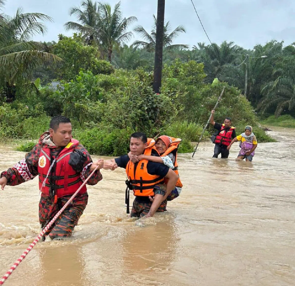 马来西亚柔佛多处地区淹水。（Jabatan Bomba dan Penyelamat Malaysia Negeri Johor 脸书）
