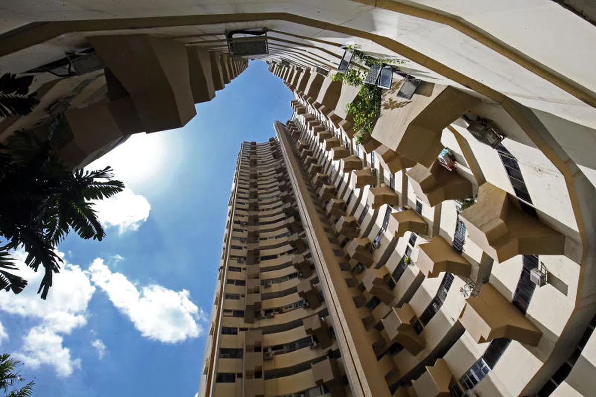  珍珠苑呈 “C”形，每层楼的用户打开窗户都能享受凉爽的风。（联合早报） 