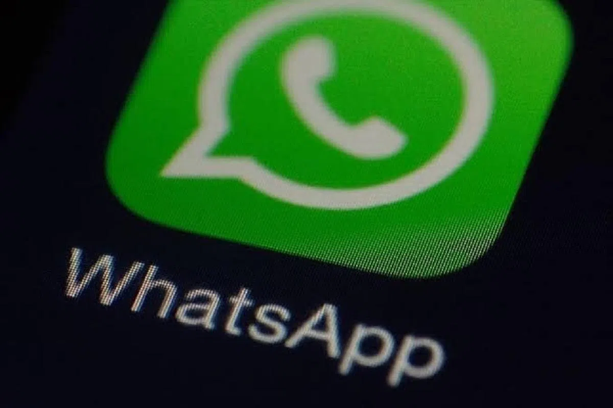 一名受害者家长告诉媒体，涉事学生利用聊天应用WhatsApp沟通。（取自脸书）