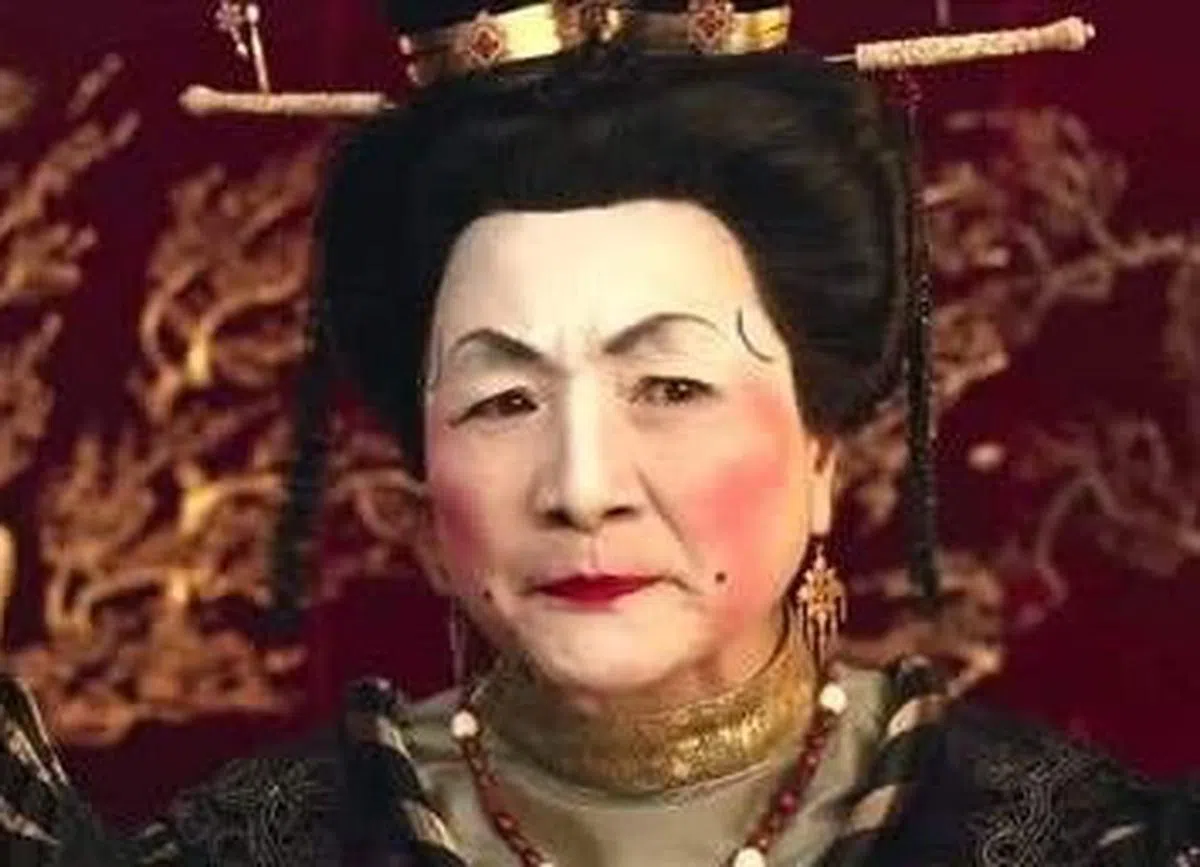  侠女元老郑佩佩 。（互联网） 