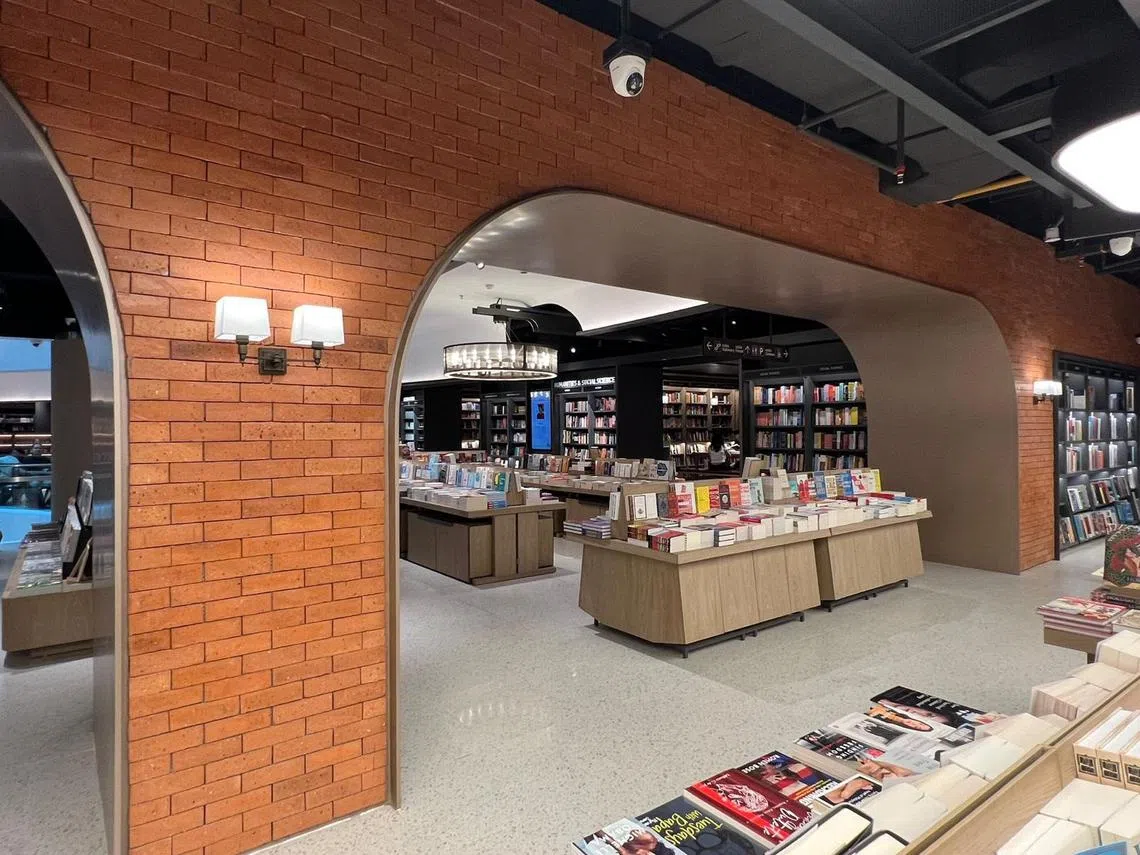 吉隆坡诚品书店内的60米红砖拱墙书区（拱墙之城），是书店里的亮点。（叶孝忠）