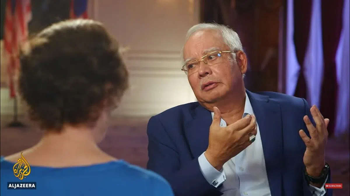  “他们怎么知道钱来自哪些管道？”（视频截图） 