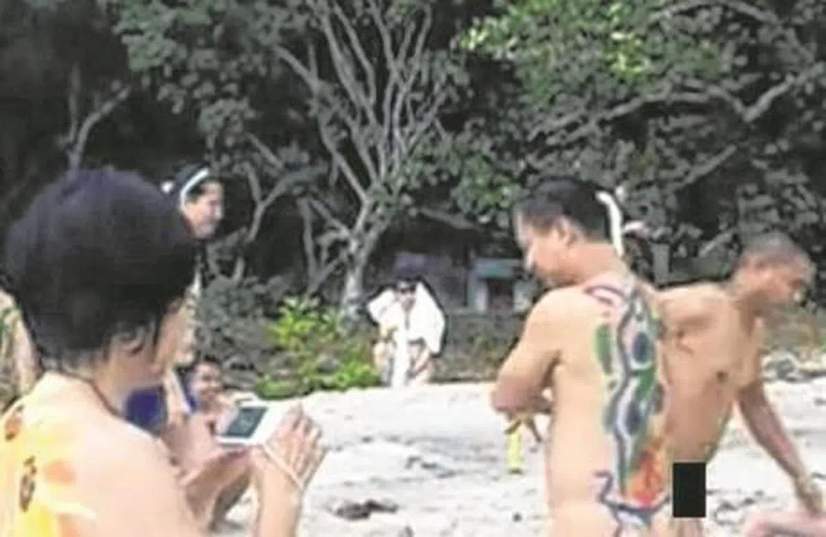  2014年，在马来西亚槟城国家公园附近的直落甘比海滩一带举办的天体营引发风波。（互联网） 