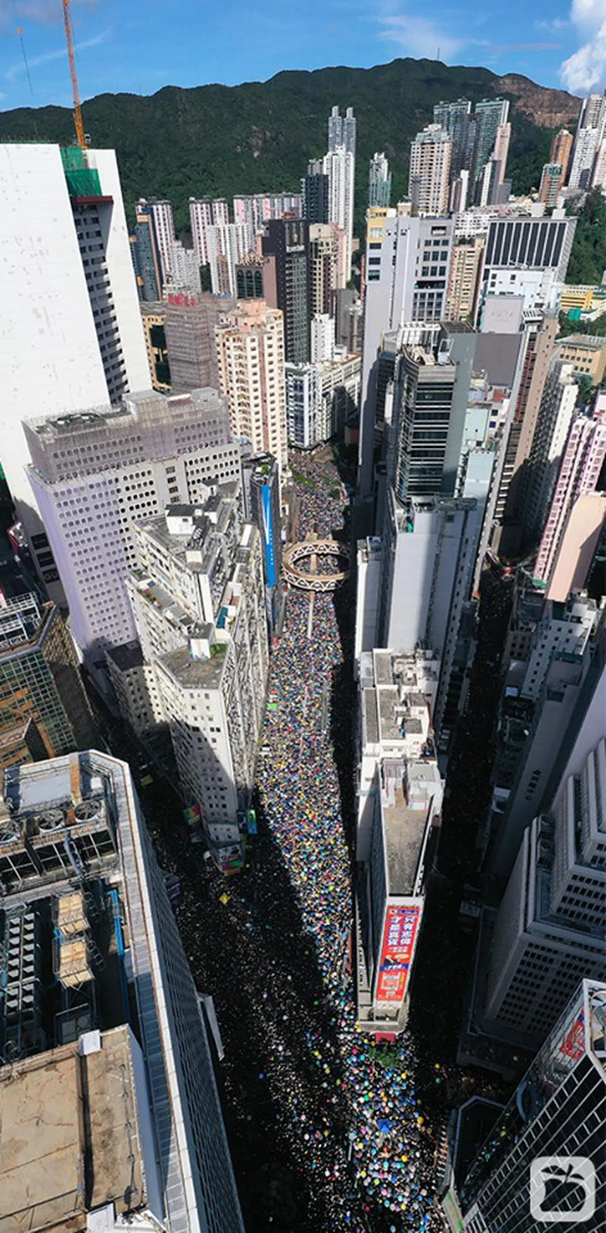  香港反送中群众于今日再度上街游行。（香港苹果日报） 