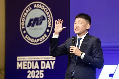 以86亿美元净资产在今年福布斯新加坡富豪榜上排名第三的李小冬，今年4月28日当选新加坡足球总会会长。（联合早报）