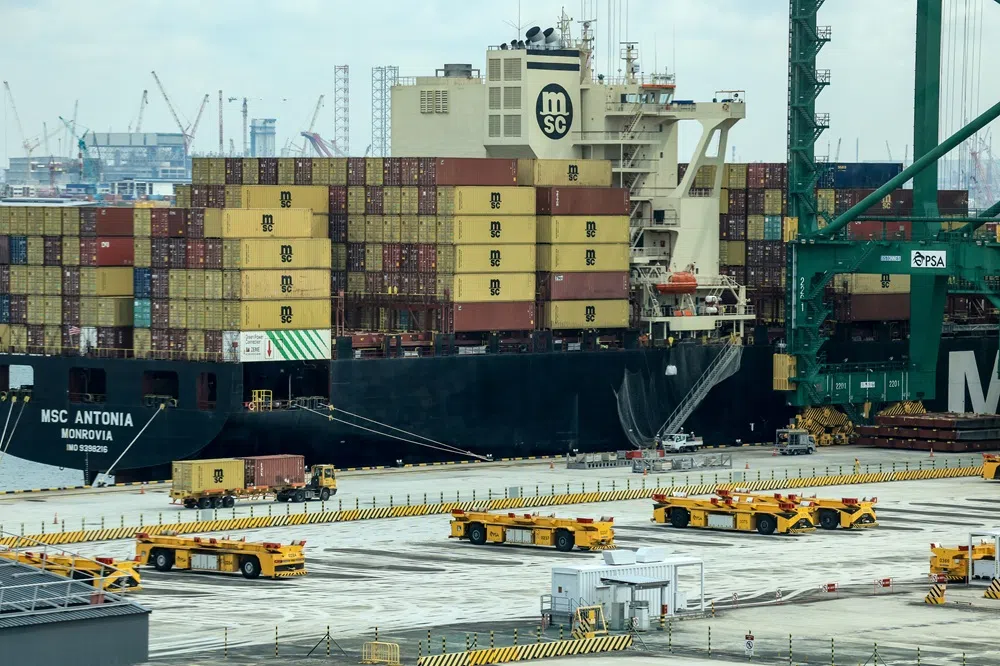 大士港口第一阶段的运营于2022年开始，预计在2040年全面完工后，每年可处理6500万个标准箱。