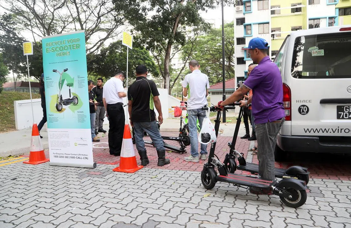 陆路交通管理局2019年9月23日，就开始免费回收不合规的个人代步工具，并为提早销毁器材的已注册车主提供$100奖励金。不少车主把不合规的电动踏板车带到陆路交通管理局指定地点，交由回收商销毁。（联合早报）