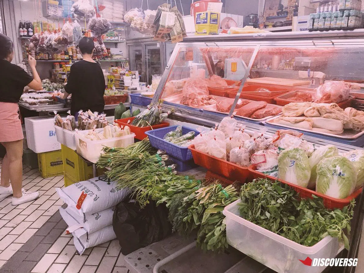  跟本地人一样，泰国同胞喜欢到充满人情味的湿巴刹购买烹饪食材，但也有一部分的人比较喜欢到干净便利的超级市场进行采买。（互联网） 