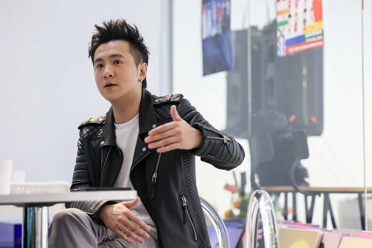 方威捷曾是新传媒艺人。