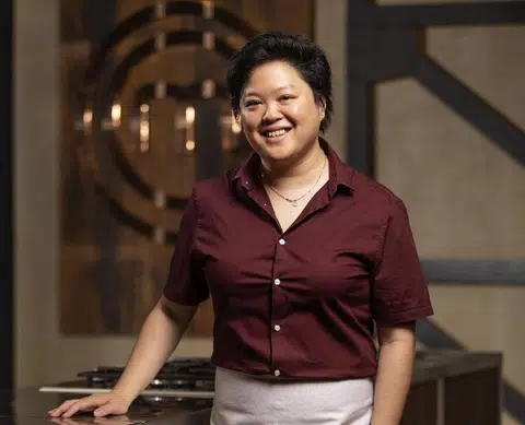 “你好吗”相信是最普通不过的问候，结果听在《顶级厨师》Sarah Tiong耳中却成了种族歧视。（互联网）