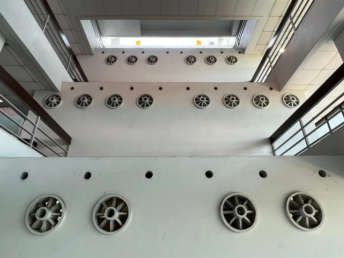 圆形的通风孔设计特别好看。（叶孝忠摄）