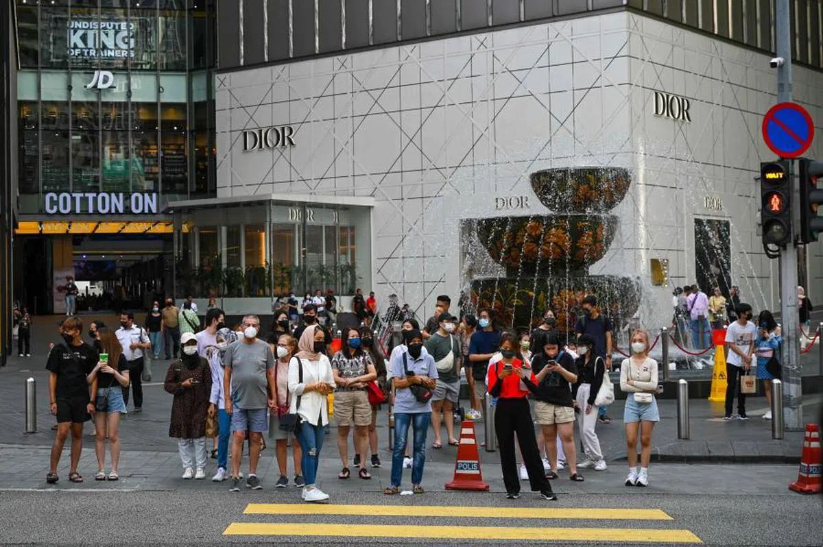 种族偏差政策及市场缺乏诱因导致不少马国高学历人士宁可到国外寻求发展。（法新社）