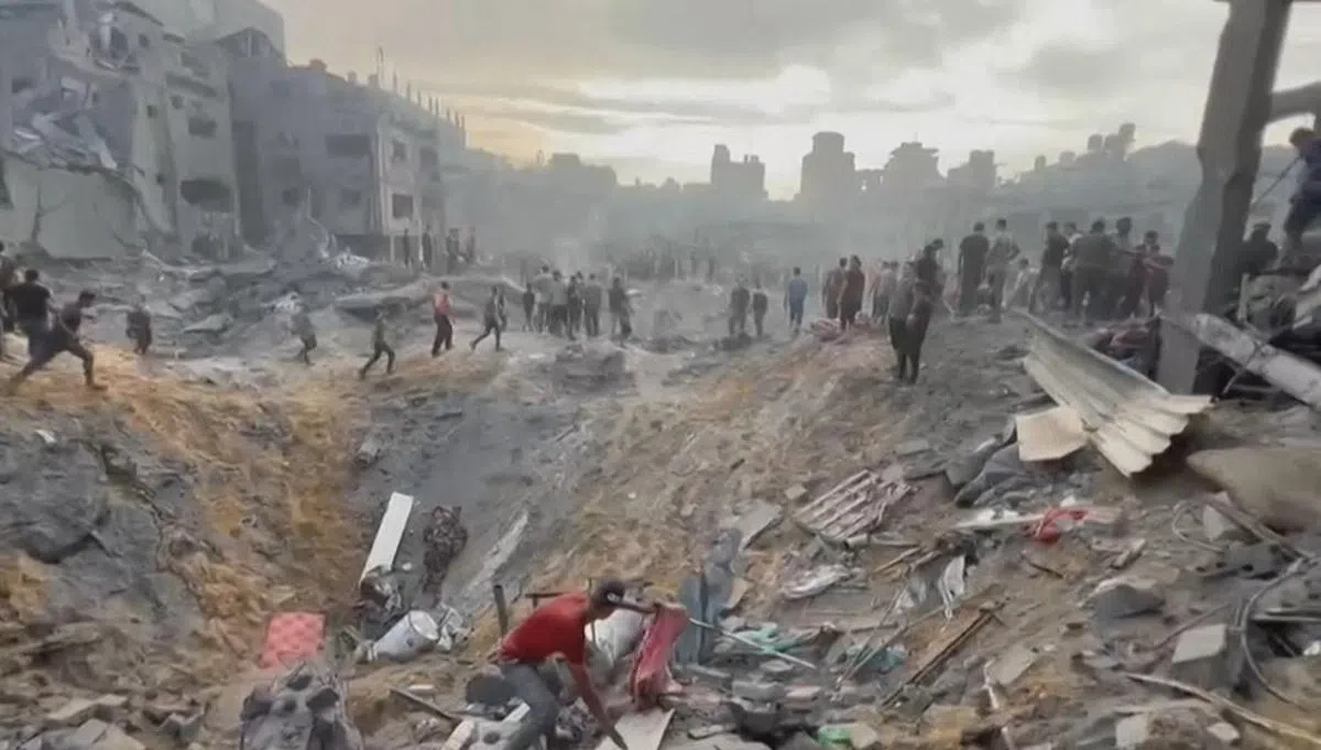 10月31日，以色列空袭加沙北部人口稠密的难民营，造成至少50人死亡。（法新社）