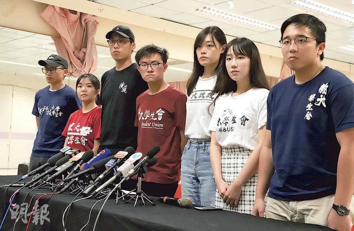  香港7所大学学生会发动罢课、罢工、罢市。（明报） 