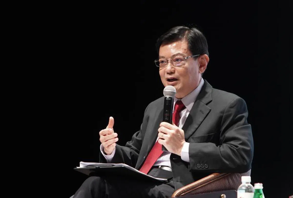  王瑞杰今年2月在2021财政年预算案宣布再度延长雇佣补贴计划。（联合早报） 