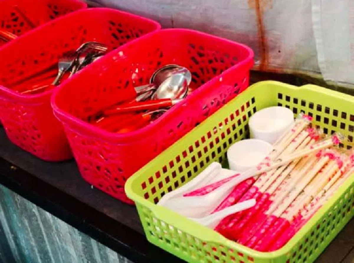 小贩免费提供免洗餐具，可能遭一些食客滥用？（Joint Hawker）
