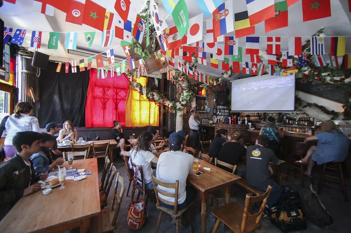  莫斯科红场周边的餐馆将整个世界都装了进去。（新华社） 