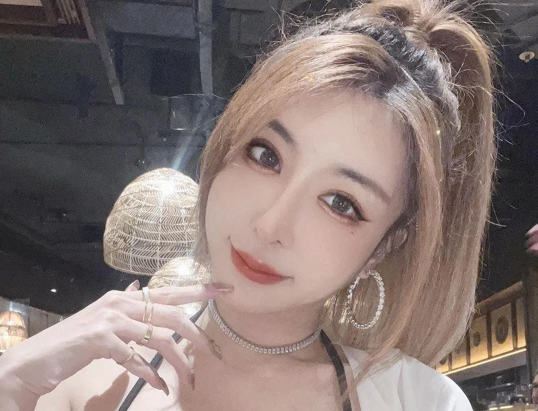 原名方祺媛的台湾网红雪碧。