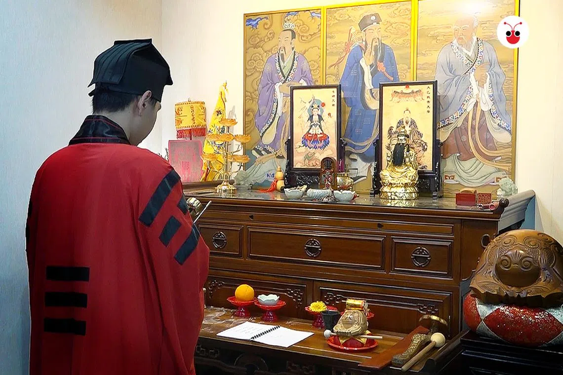 24岁的道长李誌铜就是本地全真派传人之一。（红蚂蚁拍摄）