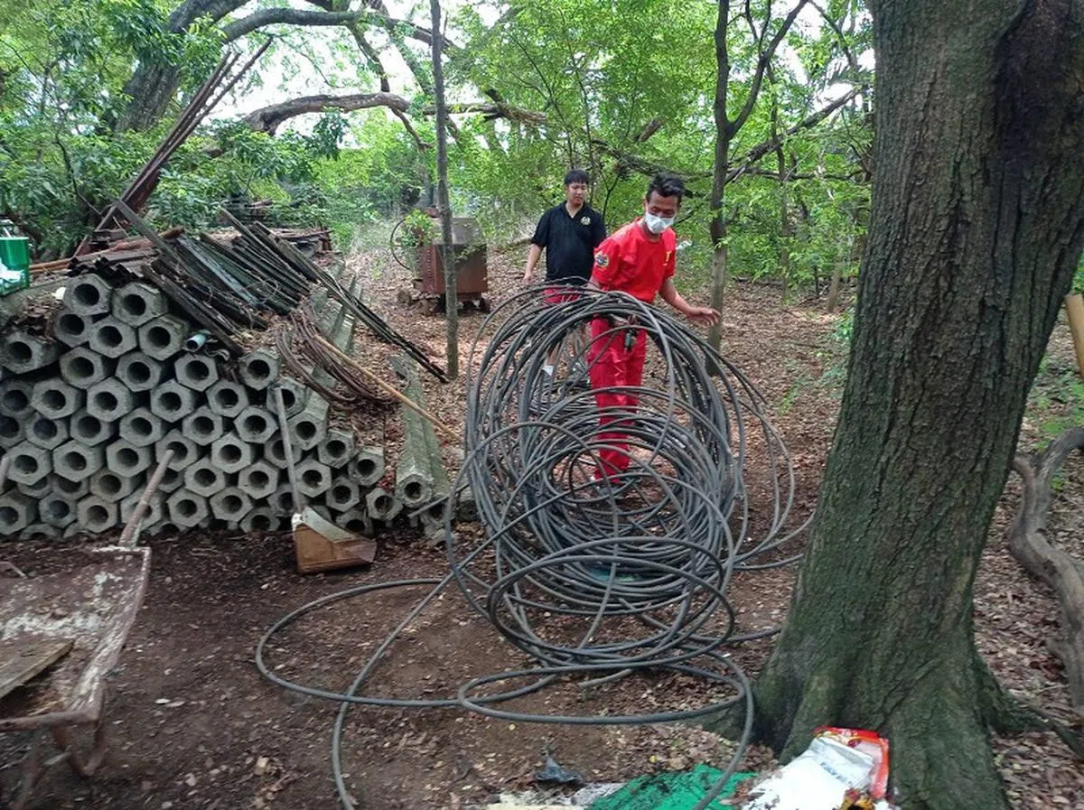 义工帮忙安装新的电线。（取自面簿）